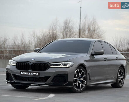 Серый БМВ 5 Серия, объемом двигателя 3 л и пробегом 65 тыс. км за 51700 $, фото 1 на Automoto.ua