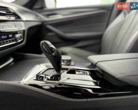 Серый БМВ 5 Серия, объемом двигателя 2 л и пробегом 27 тыс. км за 58700 $, фото 84 на Automoto.ua