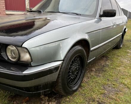 Серый БМВ 5 Серия, объемом двигателя 2.4 л и пробегом 248 тыс. км за 5000 $, фото 2 на Automoto.ua