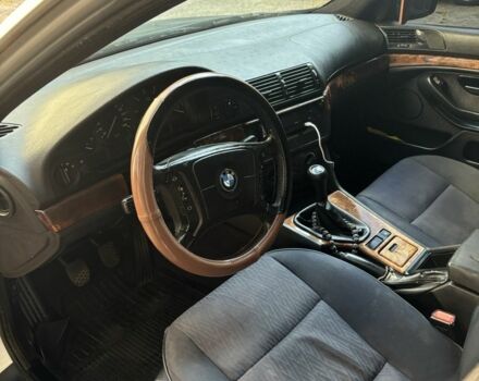 Серый БМВ 5 Серия, объемом двигателя 2.5 л и пробегом 300 тыс. км за 3500 $, фото 1 на Automoto.ua