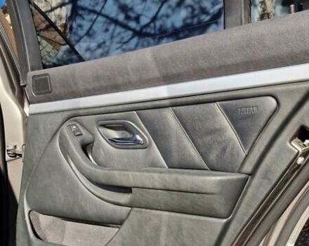 Серый БМВ 5 Серия, объемом двигателя 3 л и пробегом 364 тыс. км за 10000 $, фото 35 на Automoto.ua