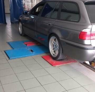 Серый БМВ 5 Серия, объемом двигателя 3 л и пробегом 364 тыс. км за 10000 $, фото 95 на Automoto.ua