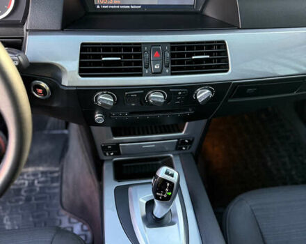 Серый БМВ 5 Серия, объемом двигателя 3 л и пробегом 278 тыс. км за 9750 $, фото 8 на Automoto.ua