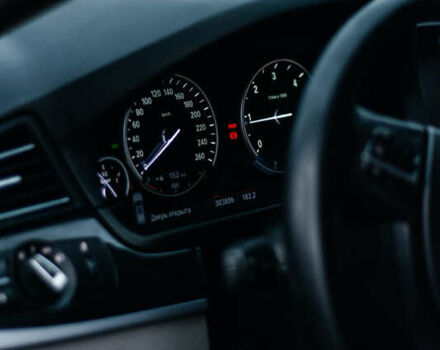 Серый БМВ 5 Серия, объемом двигателя 2 л и пробегом 300 тыс. км за 12999 $, фото 25 на Automoto.ua