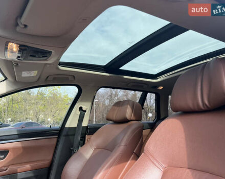 Серый БМВ 5 Серия, объемом двигателя 3 л и пробегом 218 тыс. км за 19300 $, фото 15 на Automoto.ua