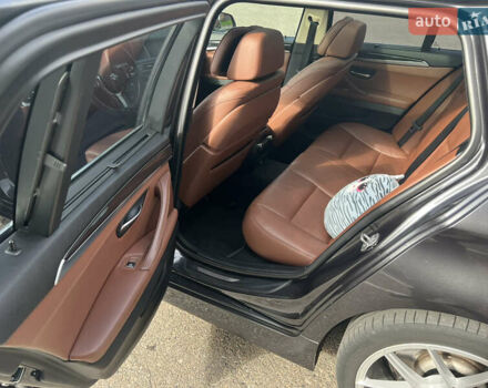 Серый БМВ 5 Серия, объемом двигателя 3 л и пробегом 218 тыс. км за 19300 $, фото 12 на Automoto.ua