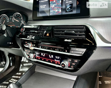 Серый БМВ 5 Серия, объемом двигателя 3 л и пробегом 30 тыс. км за 48900 $, фото 47 на Automoto.ua