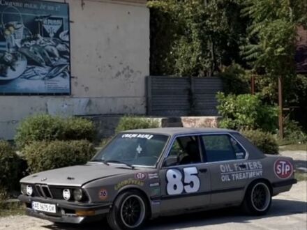 Сірий БМВ 5 Серія, об'ємом двигуна 2 л та пробігом 666 тис. км за 1750 $, фото 1 на Automoto.ua