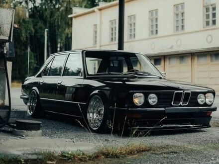 Серый БМВ 5 Серия, объемом двигателя 1.8 л и пробегом 100 тыс. км за 1000 $, фото 1 на Automoto.ua