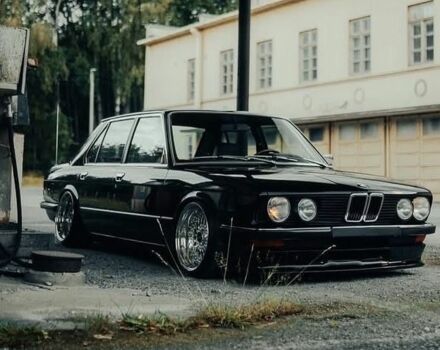 Серый БМВ 5 Серия, объемом двигателя 1.8 л и пробегом 100 тыс. км за 1000 $, фото 1 на Automoto.ua