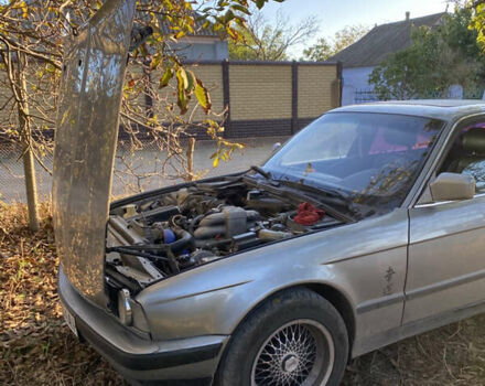 Серый БМВ 5 Серия, объемом двигателя 3 л и пробегом 450 тыс. км за 2200 $, фото 1 на Automoto.ua