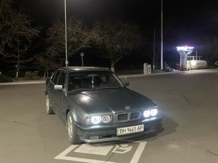 Серый БМВ 5 Серия, объемом двигателя 2 л и пробегом 332 тыс. км за 1899 $, фото 1 на Automoto.ua