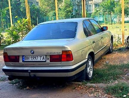 БМВ 5 Серия 1989 в Одессе на Automoto.ua Серый БМВ 5 Серия, объемом двигателя 2.4 л и пробегом 111 тыс. км за 1700 $, фото 1 на Automoto.ua