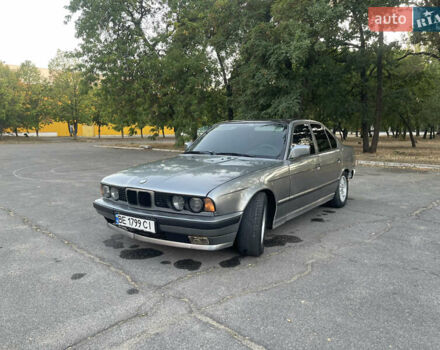 Сірий БМВ 5 Серія, об'ємом двигуна 2 л та пробігом 300 тис. км за 2650 $, фото 1 на Automoto.ua
