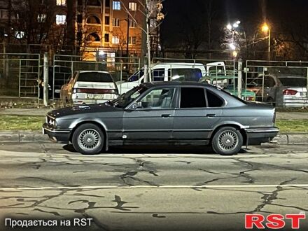 БМВ 5 Серія 1990 у Києві на Automoto.ua Сірий БМВ 5 Серія, об'ємом двигуна 2 л та пробігом 447 тис. км за 1800 $, фото 1 на Automoto.ua