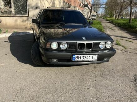 БМВ 5 Серія 1990 у Одесі на Automoto.ua Сірий БМВ 5 Серія, об'ємом двигуна 2.5 л та пробігом 2 тис. км за 3000 $, фото 1 на Automoto.ua