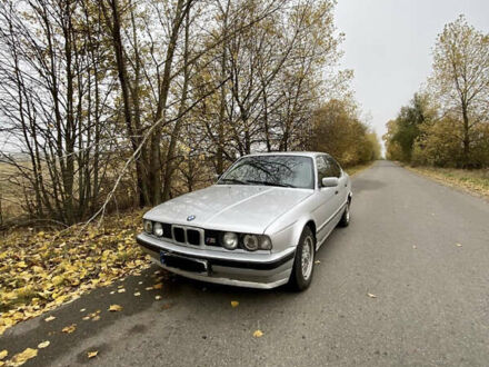БМВ 5 Серія 1990 у Чернігові на Automoto.ua Сірий БМВ 5 Серія, об'ємом двигуна 2.49 л та пробігом 500 тис. км за 3200 $, фото 1 на Automoto.ua