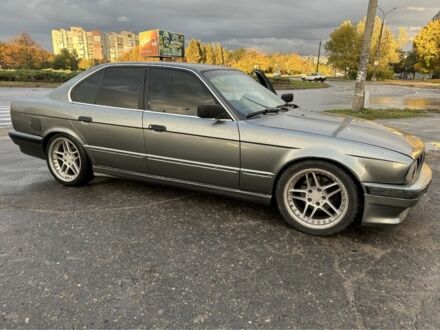 Серый БМВ 5 Серия, объемом двигателя 2.5 л и пробегом 235 тыс. км за 1250 $, фото 1 на Automoto.ua