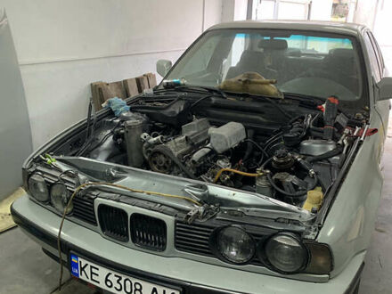 Серый БМВ 5 Серия, объемом двигателя 2.4 л и пробегом 300 тыс. км за 2300 $, фото 1 на Automoto.ua