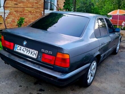 БМВ 5 Серия 1990 в Мироновке на Automoto.ua Серый БМВ 5 Серия, объемом двигателя 2.5 л и пробегом 380 тыс. км за 1700 $, фото 1 на Automoto.ua