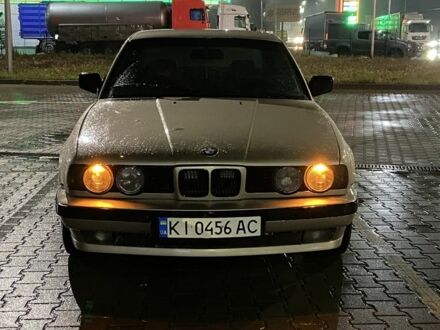 Серый БМВ 5 Серия, объемом двигателя 2 л и пробегом 333 тыс. км за 3500 $, фото 1 на Automoto.ua