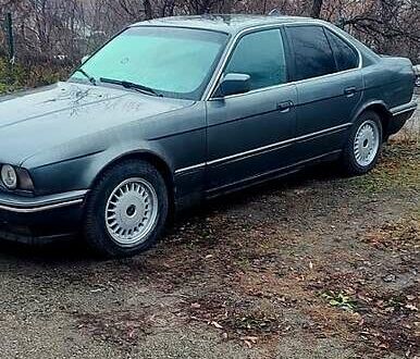 Серый БМВ 5 Серия, объемом двигателя 2 л и пробегом 111 тыс. км за 2600 $, фото 1 на Automoto.ua