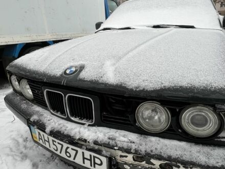 Серый БМВ 5 Серия, объемом двигателя 2.5 л и пробегом 250 тыс. км за 1150 $, фото 1 на Automoto.ua