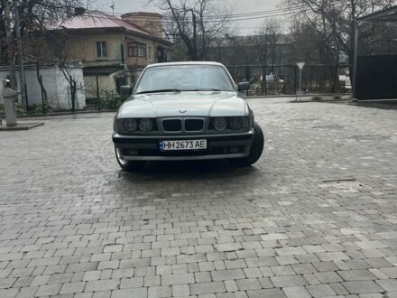 Серый БМВ 5 Серия, объемом двигателя 2 л и пробегом 360 тыс. км за 2700 $, фото 1 на Automoto.ua