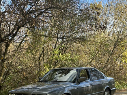 Серый БМВ 5 Серия, объемом двигателя 2.4 л и пробегом 350 тыс. км за 2450 $, фото 1 на Automoto.ua