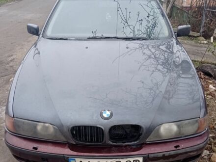 Серый БМВ 5 Серия, объемом двигателя 2.5 л и пробегом 300 тыс. км за 3000 $, фото 1 на Automoto.ua