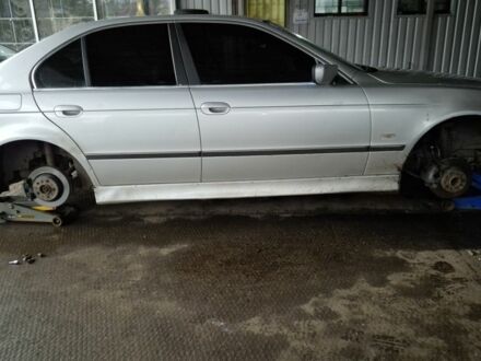 Серый БМВ 5 Серия, объемом двигателя 3 л и пробегом 380 тыс. км за 2900 $, фото 1 на Automoto.ua