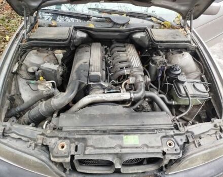 Серый БМВ 5 Серия, объемом двигателя 2.5 л и пробегом 300 тыс. км за 239 $, фото 1 на Automoto.ua