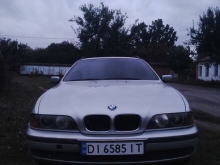 Серый БМВ 5 Серия, объемом двигателя 2 л и пробегом 500 тыс. км за 3100 $, фото 1 на Automoto.ua