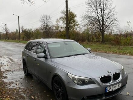 Серый БМВ 5 Серия, объемом двигателя 3 л и пробегом 296 тыс. км за 9500 $, фото 1 на Automoto.ua