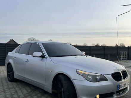 БМВ 5 Серія 2004 у Рокитне на Automoto.ua Сірий БМВ 5 Серія, об'ємом двигуна 2.5 л та пробігом 342 тис. км за 8100 $, фото 1 на Automoto.ua