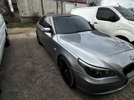 Серый БМВ 5 Серия, объемом двигателя 4.4 л и пробегом 318 тыс. км за 9999 $, фото 1 на Automoto.ua