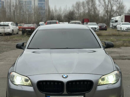 Серый БМВ 5 Серия, объемом двигателя 3 л и пробегом 321 тыс. км за 15500 $, фото 1 на Automoto.ua