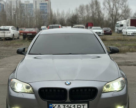 Серый БМВ 5 Серия, объемом двигателя 3 л и пробегом 321 тыс. км за 15500 $, фото 1 на Automoto.ua
