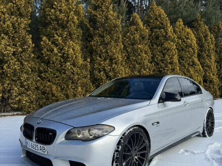 Серый БМВ 5 Серия, объемом двигателя 3 л и пробегом 223 тыс. км за 15300 $, фото 1 на Automoto.ua
