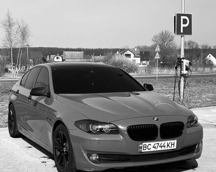 Серый БМВ 5 Серия, объемом двигателя 2 л и пробегом 300 тыс. км за 10000 $, фото 1 на Automoto.ua