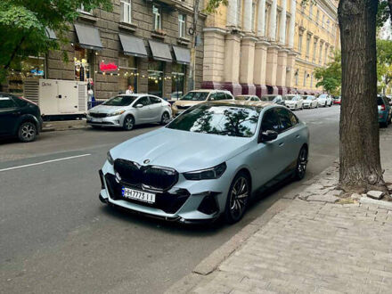 БМВ 5 Серия 2024 в Одессе на Automoto.ua Серый БМВ 5 Серия, объемом двигателя 3 л и пробегом 16 тыс. км за 101000 $, фото 1 на Automoto.ua