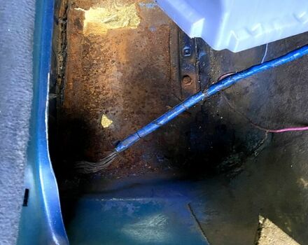 Синій БМВ 5 Серія, об'ємом двигуна 2 л та пробігом 241 тис. км за 1530 $, фото 10 на Automoto.ua