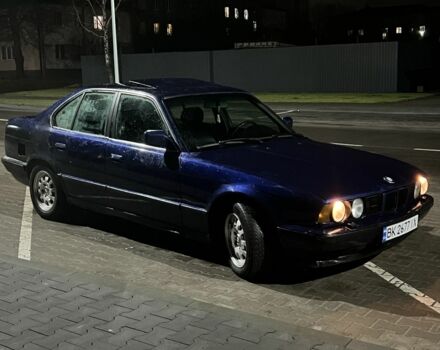 Синій БМВ 5 Серія, об'ємом двигуна 2 л та пробігом 300 тис. км за 2250 $, фото 4 на Automoto.ua