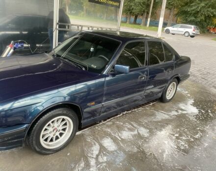 Синий БМВ 5 Серия, объемом двигателя 1.8 л и пробегом 460 тыс. км за 2800 $, фото 1 на Automoto.ua