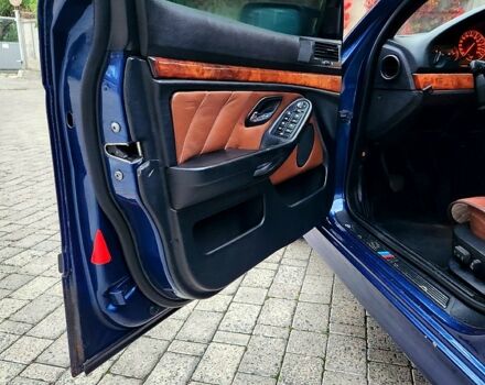 Синий БМВ 5 Серия, объемом двигателя 2.5 л и пробегом 400 тыс. км за 3500 $, фото 5 на Automoto.ua