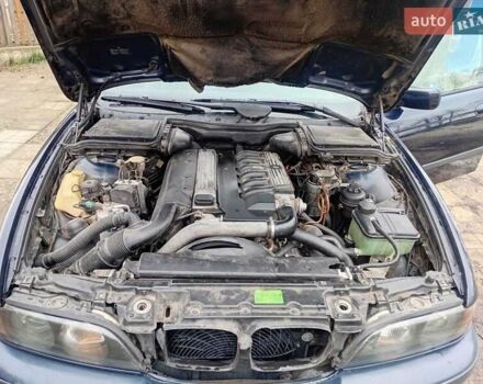 Синий БМВ 5 Серия, объемом двигателя 2.5 л и пробегом 45 тыс. км за 4500 $, фото 4 на Automoto.ua