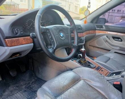 Синій БМВ 5 Серія, об'ємом двигуна 2.8 л та пробігом 400 тис. км за 5000 $, фото 8 на Automoto.ua