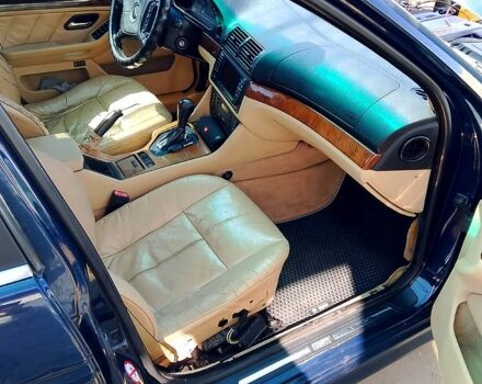 Синий БМВ 5 Серия, объемом двигателя 3 л и пробегом 431 тыс. км за 4200 $, фото 3 на Automoto.ua