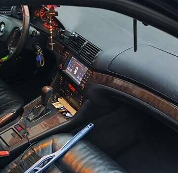 Синий БМВ 5 Серия, объемом двигателя 2.5 л и пробегом 335 тыс. км за 5500 $, фото 6 на Automoto.ua