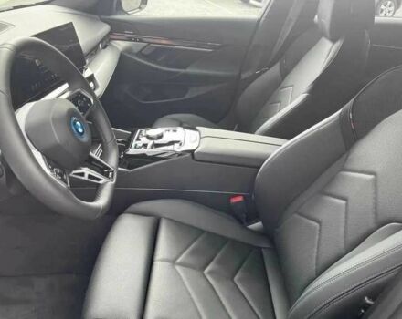 БМВ 5 Серия 2025 в Черновцах на Automoto.ua Синий БМВ 5 Серия, объемом двигателя 0 л и пробегом 2 тыс. км за 28000 $, фото 8 на Automoto.ua